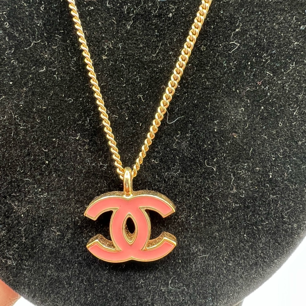 Authentic CC logo pendant Chanel necklace ❤️ - Picture 10 of 14